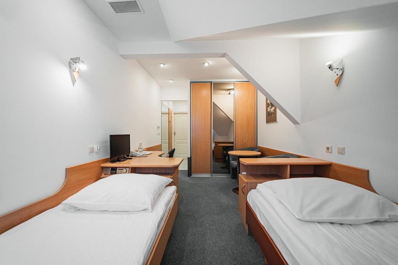 Elita Hotel & Restauracja Iwonicz-Zdroj Bagian luar foto