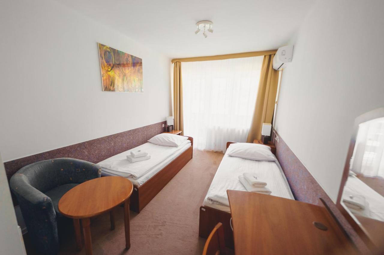 Elita Hotel & Restauracja Iwonicz-Zdroj Bagian luar foto