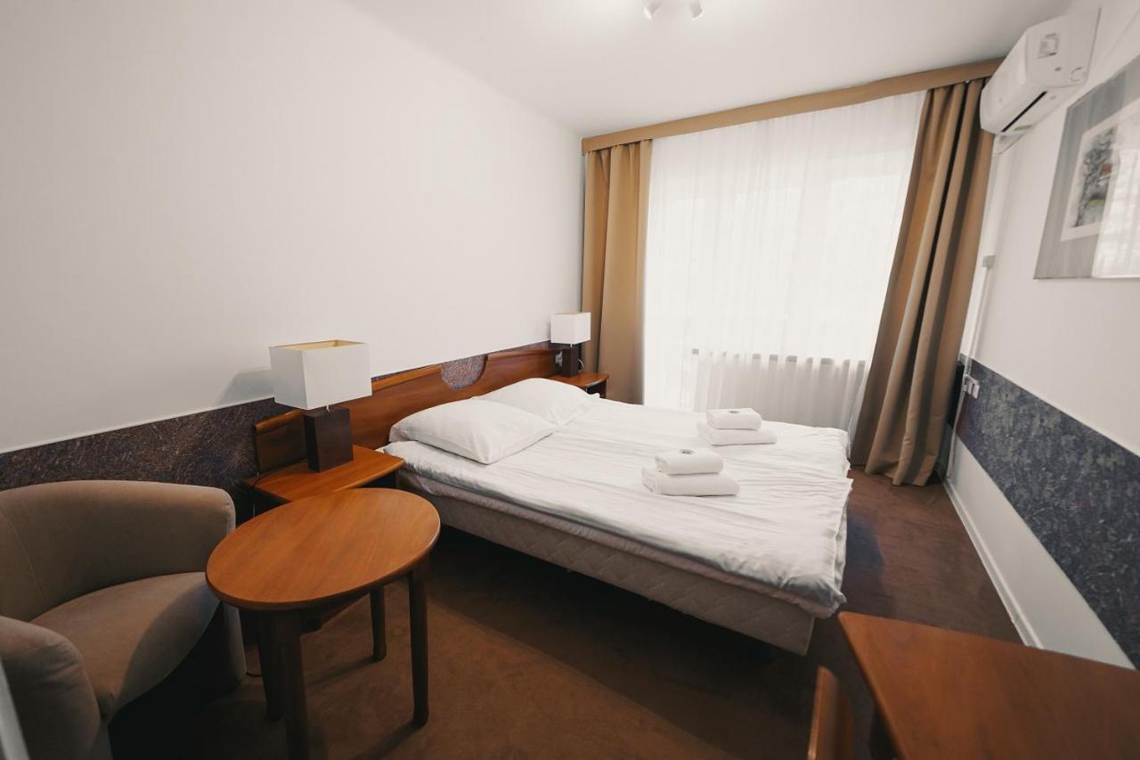 Elita Hotel & Restauracja Iwonicz-Zdroj Bagian luar foto