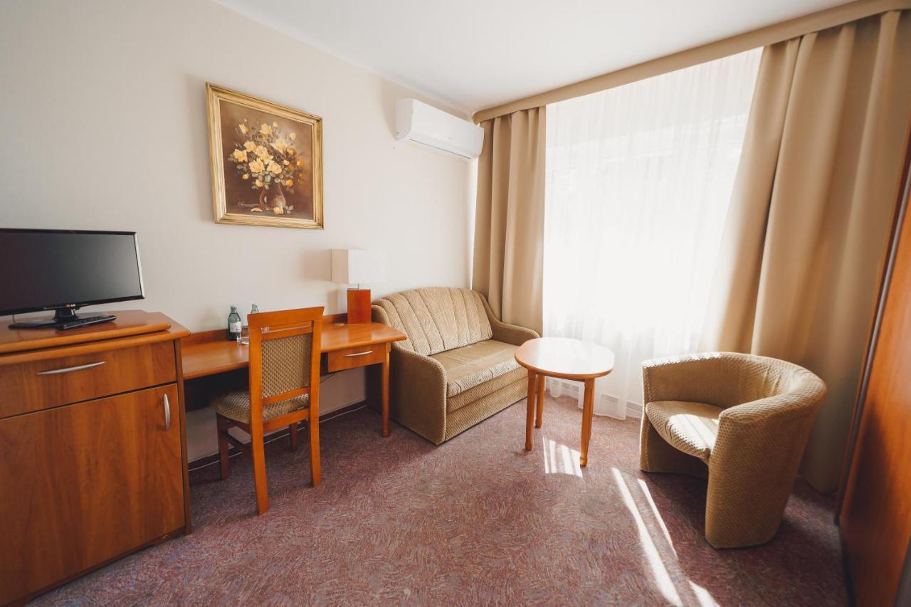 Elita Hotel & Restauracja Iwonicz-Zdroj Bagian luar foto