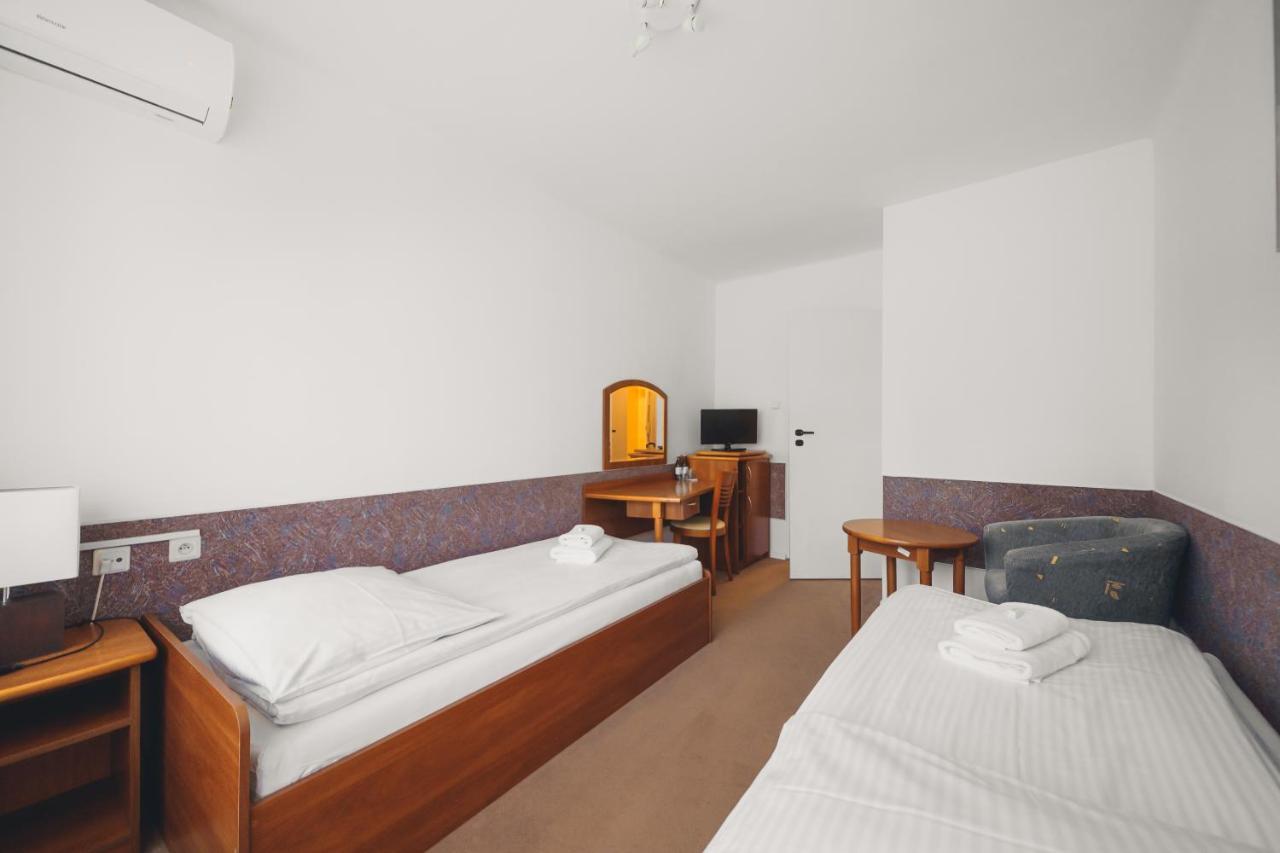 Elita Hotel & Restauracja Iwonicz-Zdroj Bagian luar foto