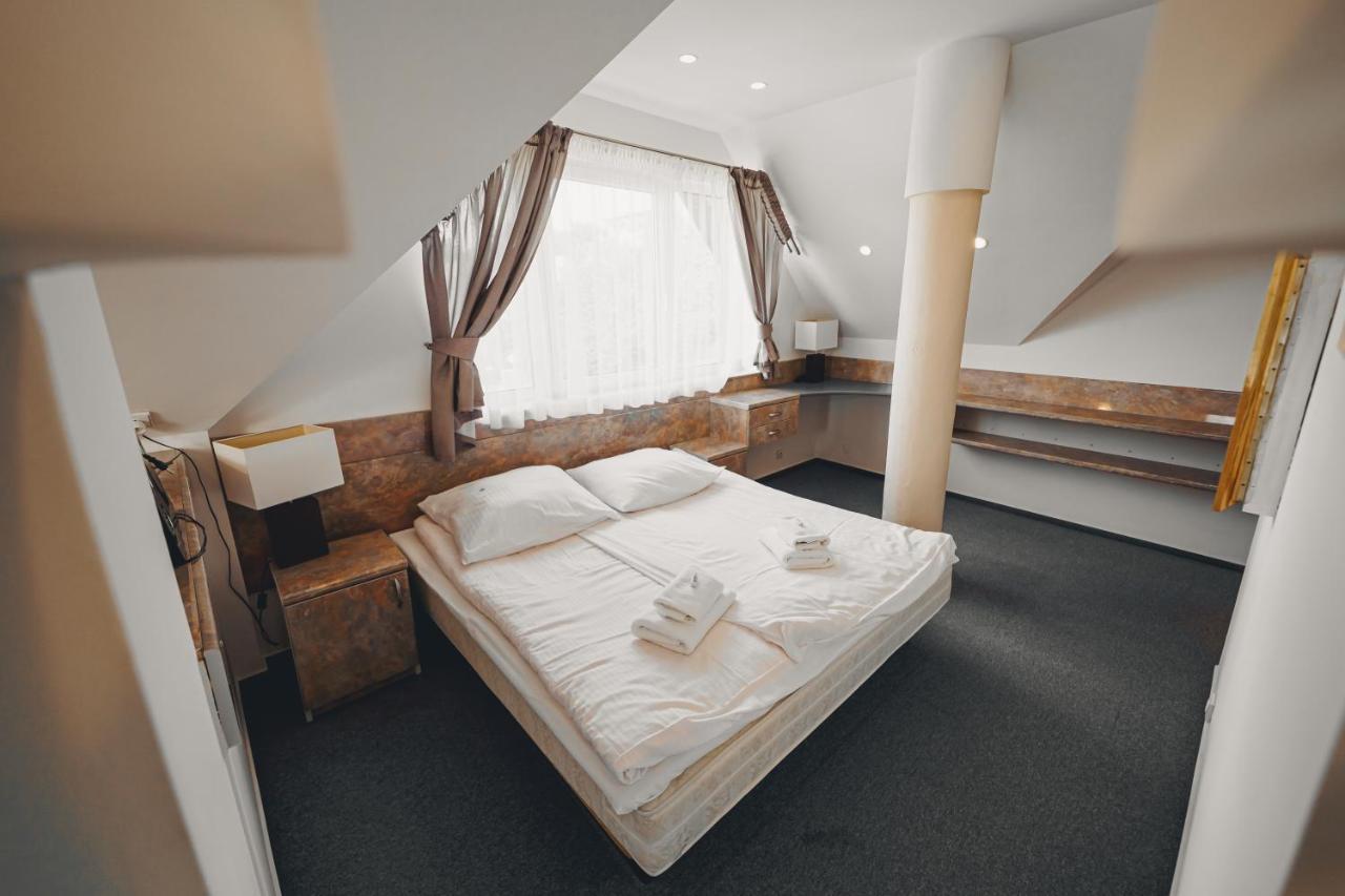Elita Hotel & Restauracja Iwonicz-Zdroj Bagian luar foto
