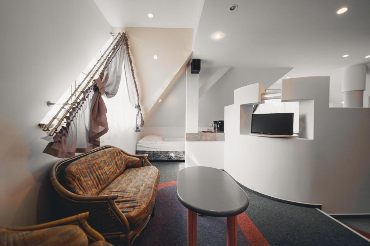 Elita Hotel & Restauracja Iwonicz-Zdroj Bagian luar foto