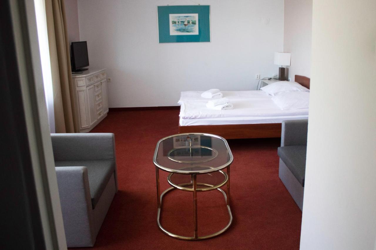 Elita Hotel & Restauracja Iwonicz-Zdroj Bagian luar foto