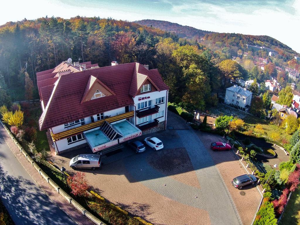 Elita Hotel & Restauracja Iwonicz-Zdroj Bagian luar foto